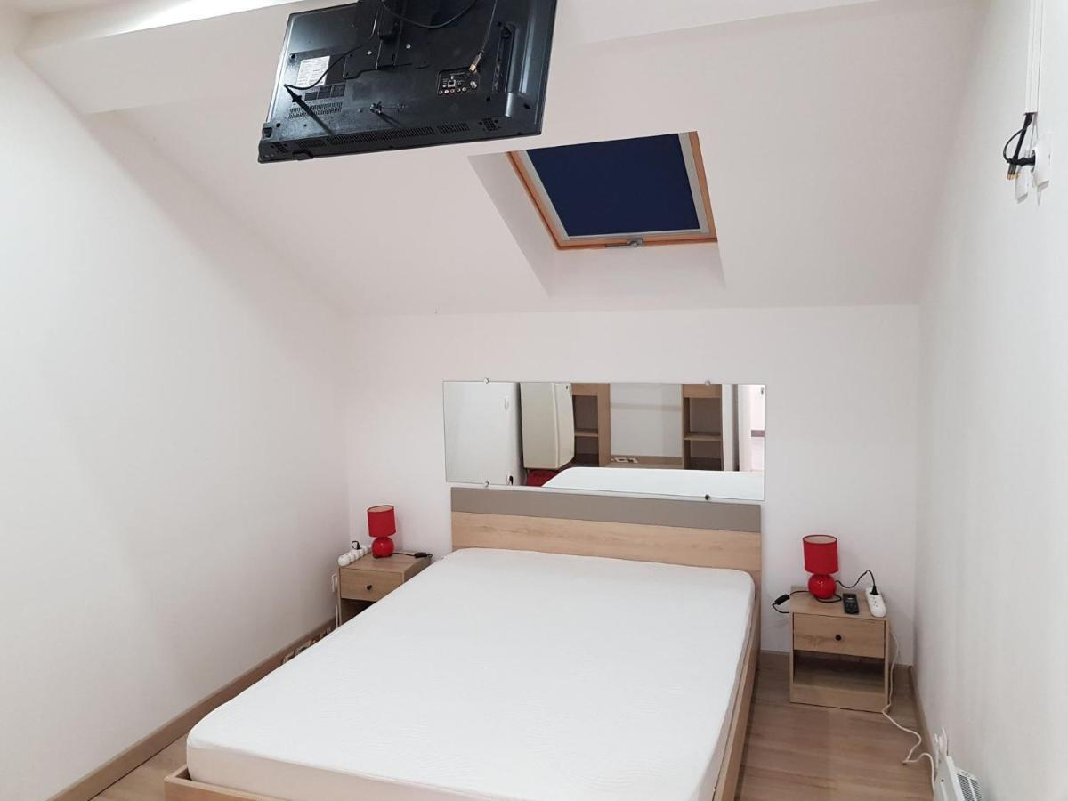 11 - Tres Joli 2 Pieces Tout Equipe Pour 1 A 5 Personnes, Vue Sur Parc Arbore, Parking Privatif Gratuit, Grand Fourgon Possible, Tout Le Linge De Maison Est Fourni Razac-sur-lʼIsle エクステリア 写真