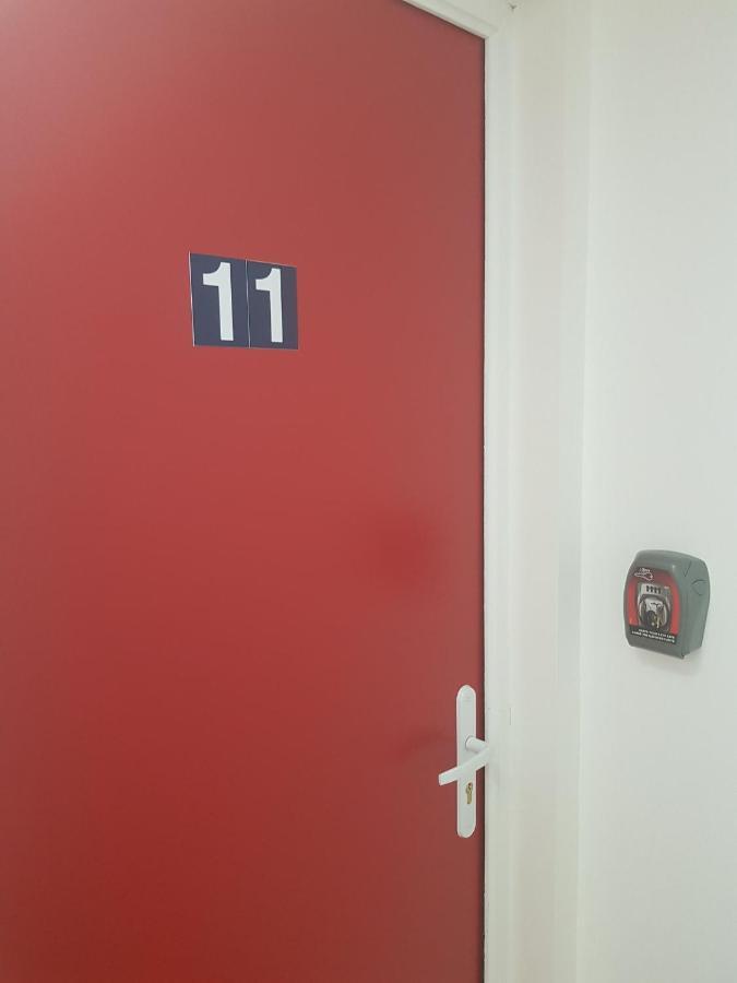 11 - Tres Joli 2 Pieces Tout Equipe Pour 1 A 5 Personnes, Vue Sur Parc Arbore, Parking Privatif Gratuit, Grand Fourgon Possible, Tout Le Linge De Maison Est Fourni Razac-sur-lʼIsle エクステリア 写真